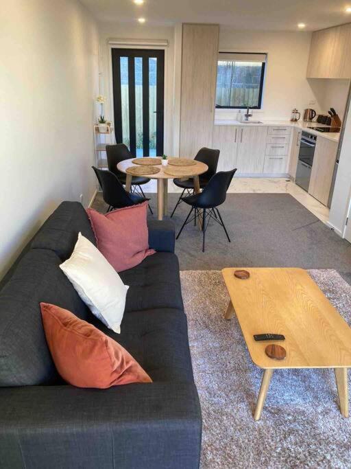 Cheerful 2 Bedroom Townhouse In Addington! Christchurch Exterior photo